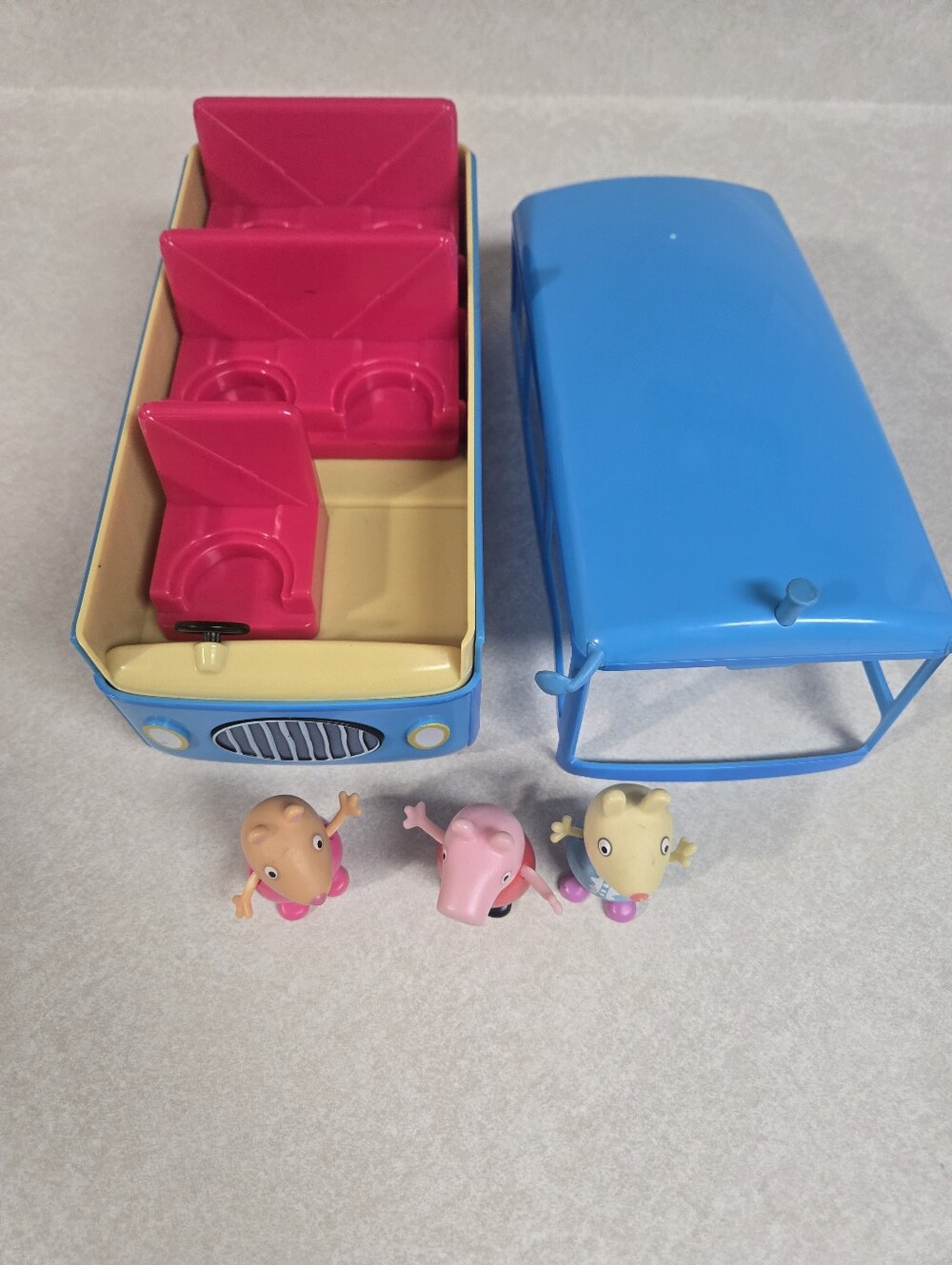RARE Peppa Pig School Bus & Figurines
